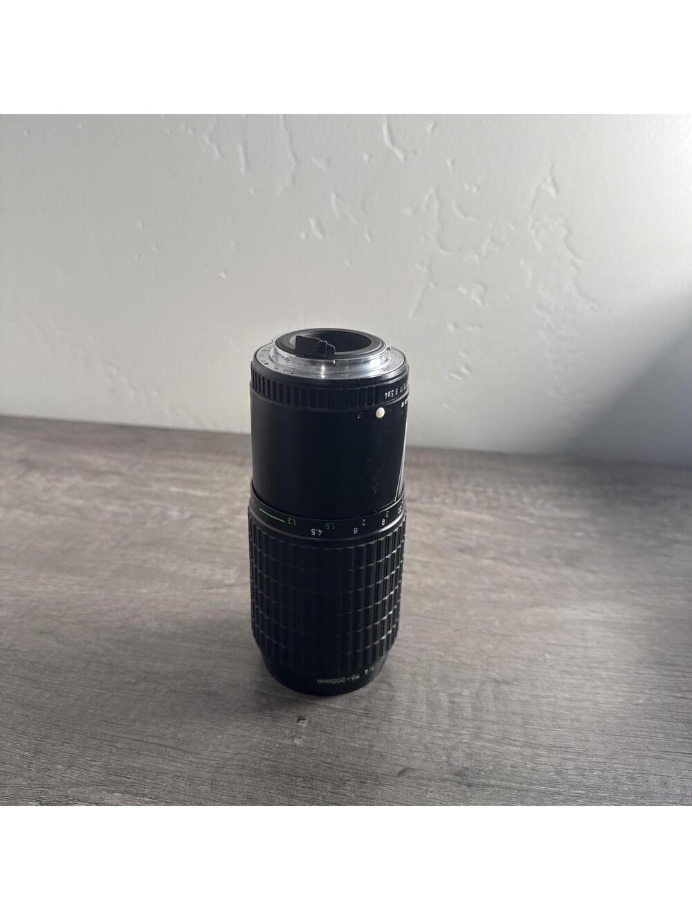 PENTAX 1:4 MC COSMICAR ZOOM 70-200MM LENS